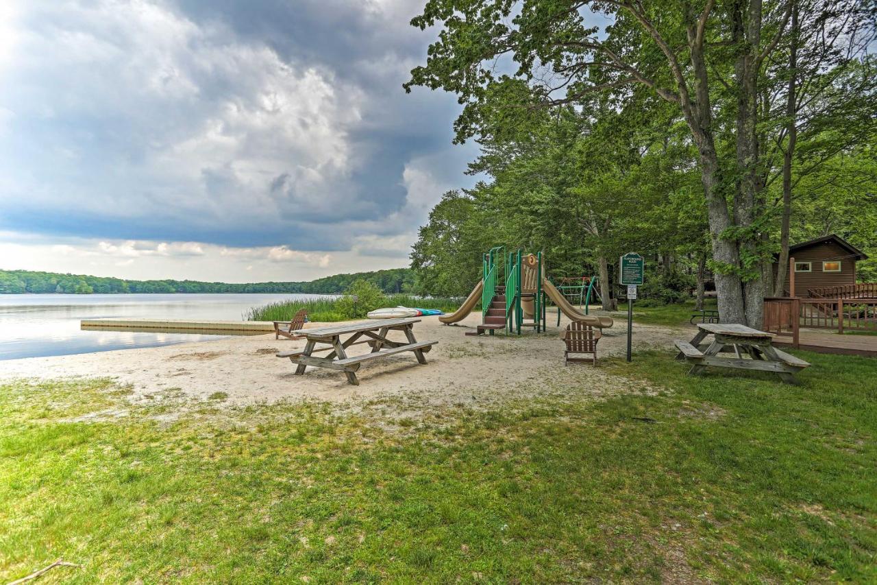 Cozy Gouldsboro Home With Fire Pit In Big Bass Lake! Exterior photo