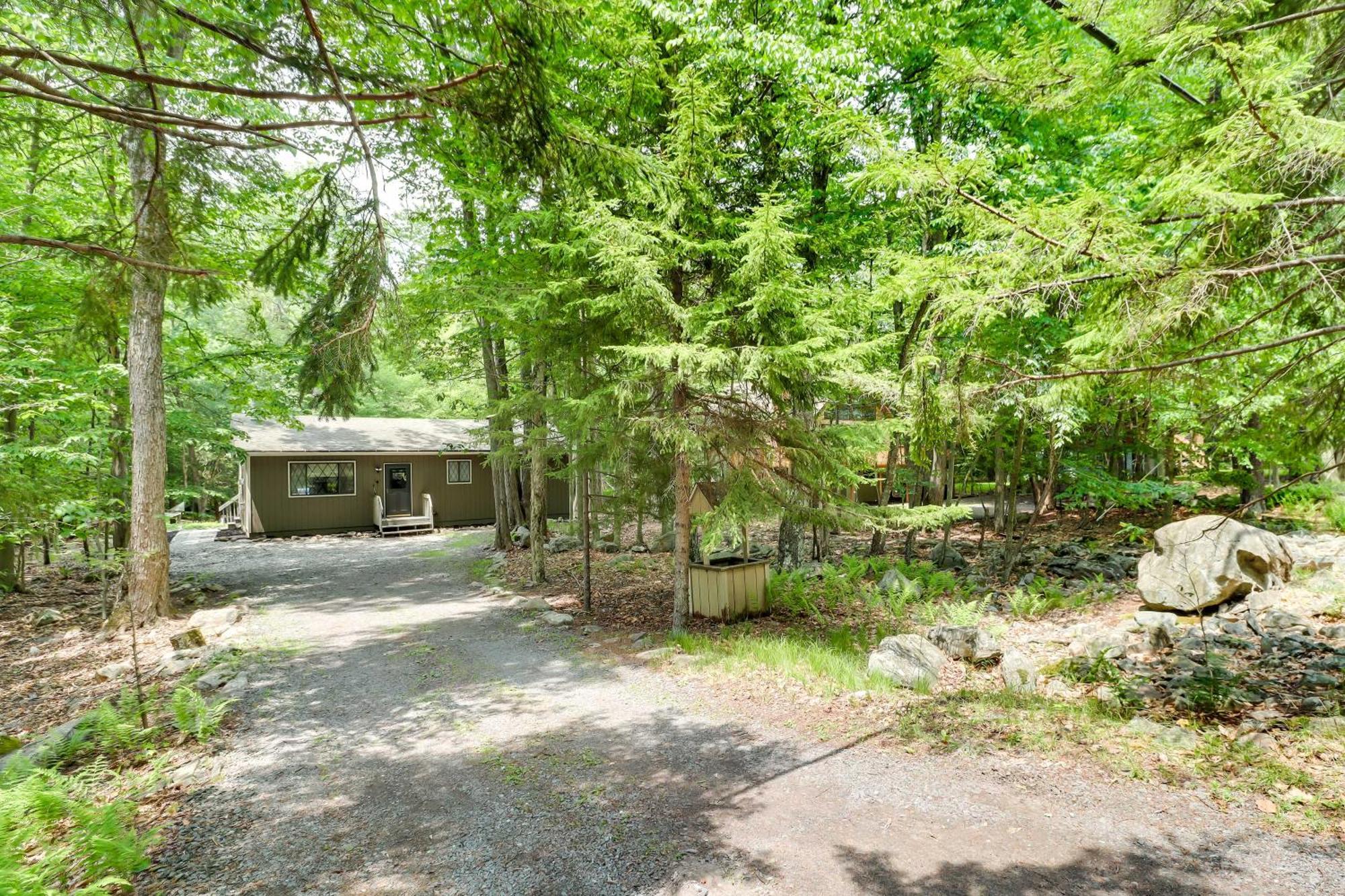 Cozy Gouldsboro Home With Fire Pit In Big Bass Lake! Exterior photo